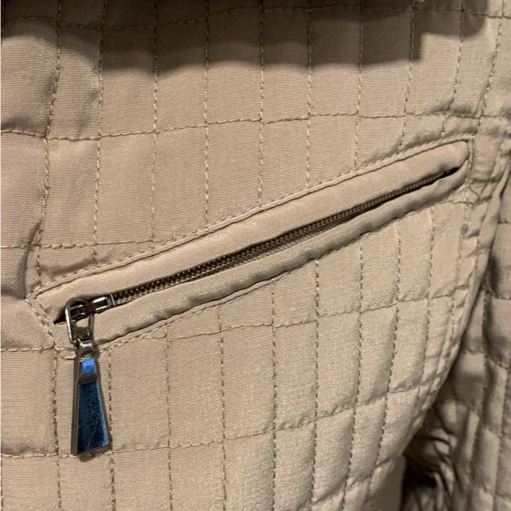 Portrait  Quilted Tan Jacket size small - Picture 2 of 12